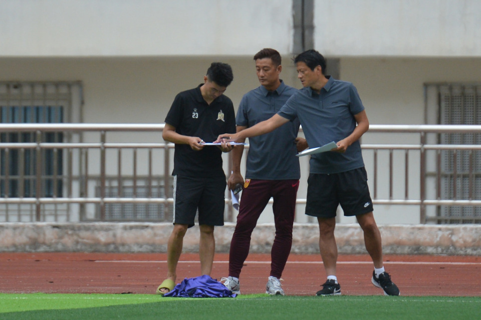 虽然业余球, bMwqv, 中国男足担 虽然业余球, bMwqv, 中国男足担